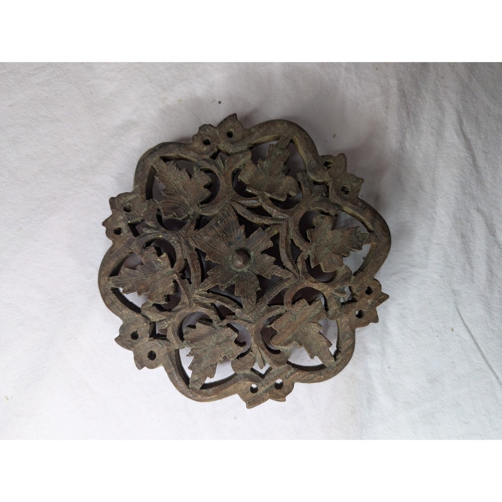 6" India made Wood trivet flower center design‎ leaves leaf accents